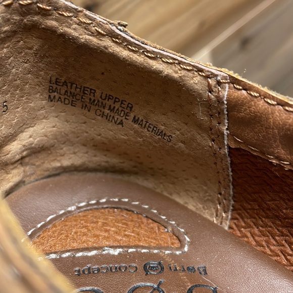 Size 8 natural leather b.o.c. shoes - Picture 5 of 14